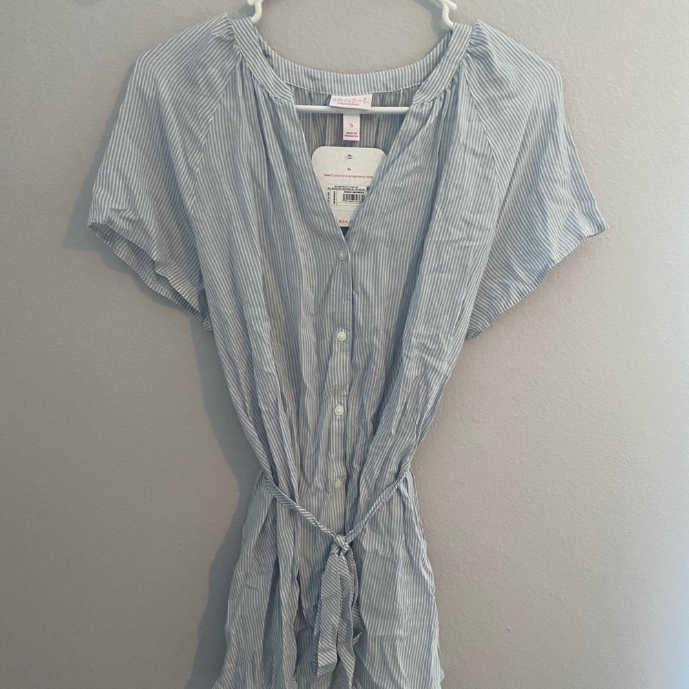 NEVER WORN Maternity button down, cinched waist. Size small.
